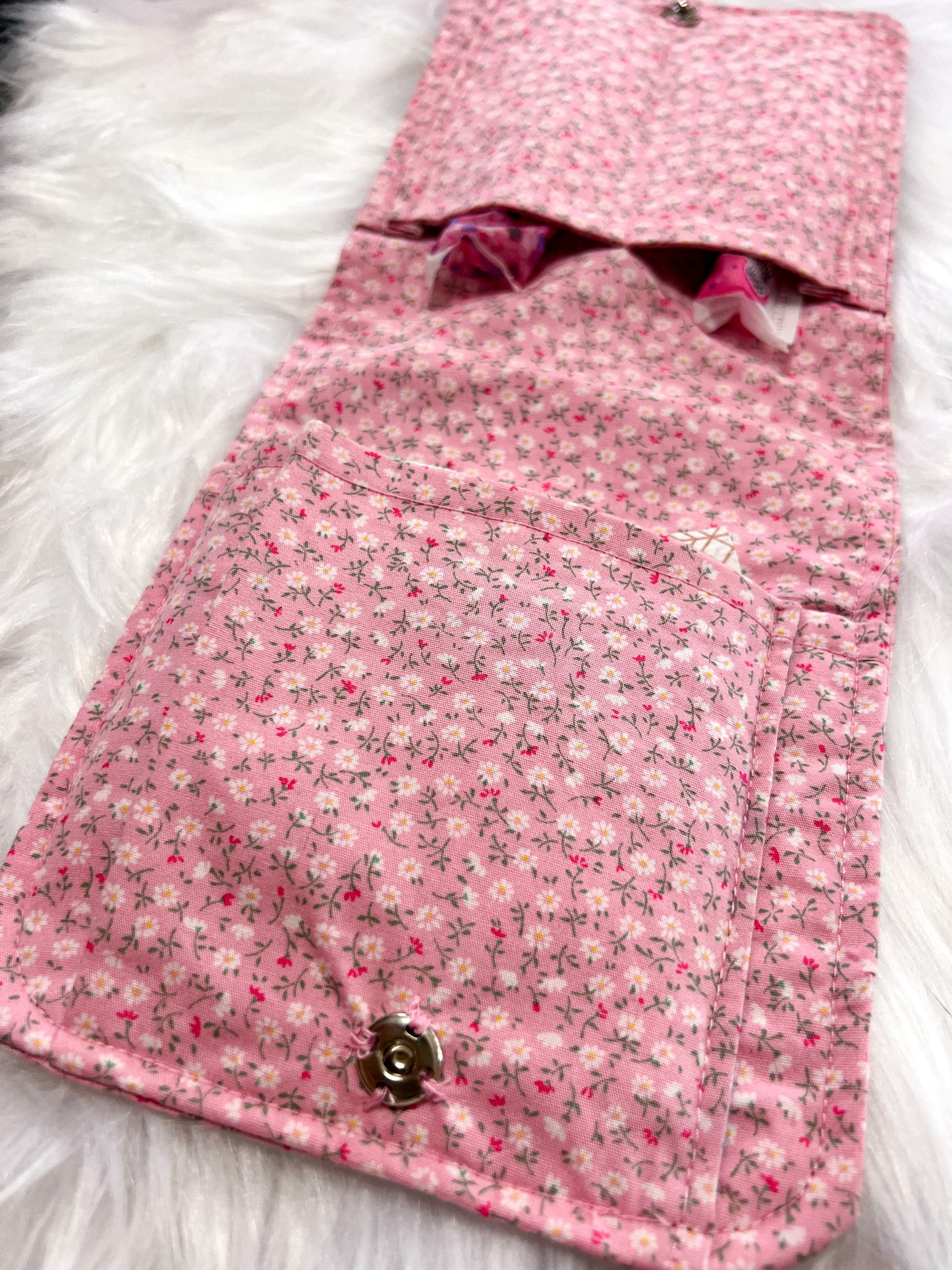 Bella By La Venus de Teyla Set (4 Makeup Remover pads, 1 scrunchie, Sanitary Pad Pouch and  mini bag)